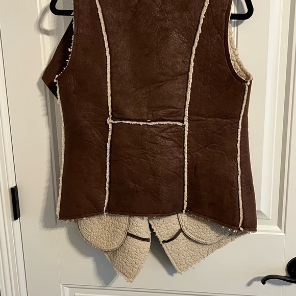 #3099. Love Tree Women's Brown Faux Suede & Sherpa Western Vest. Size S - Picture 6 of 9